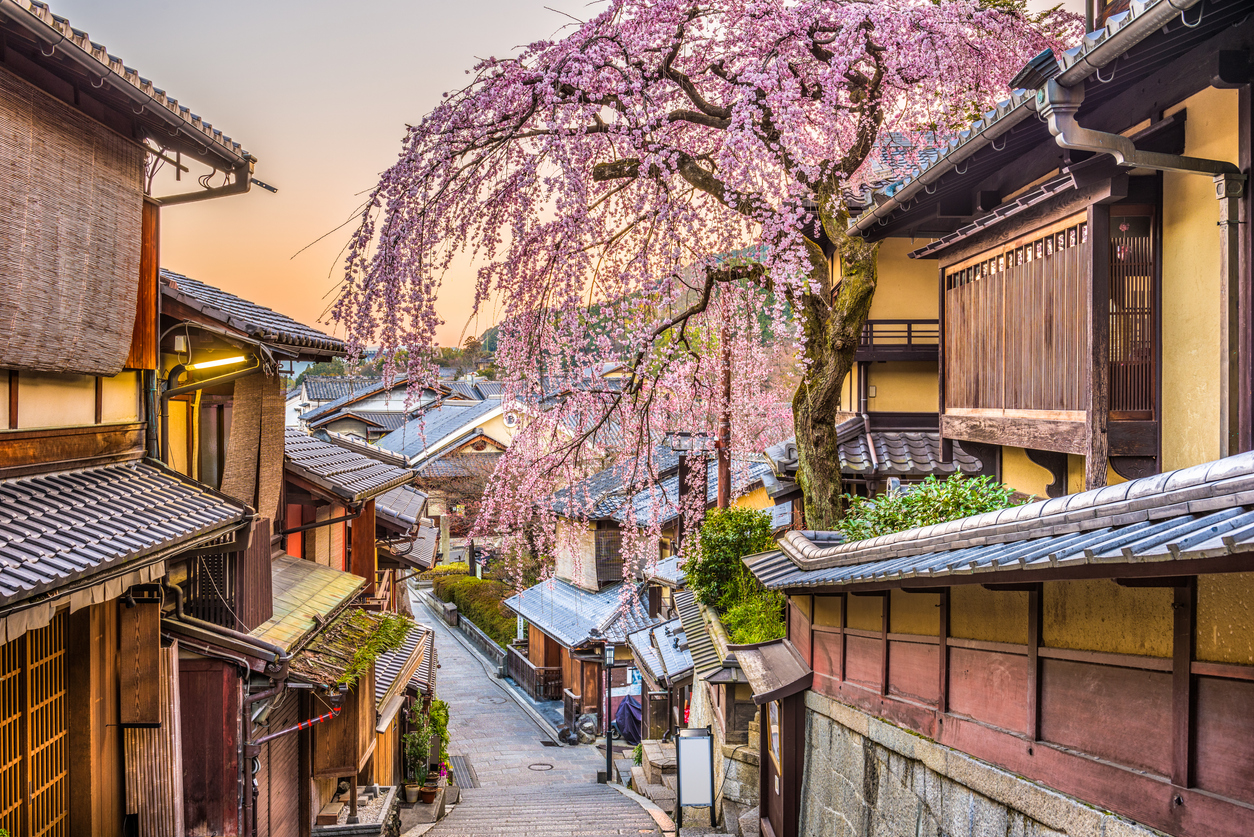 Kyoto, Japan springtime at the historic Higashiyama district - LTE