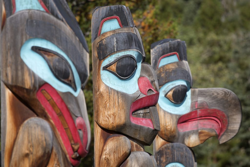First Nations totem pole display - LTE