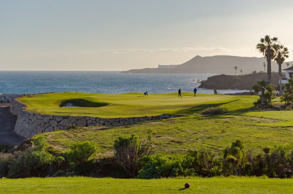 Top golf resorts by country image